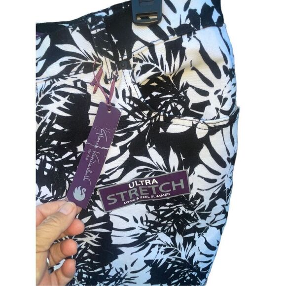 Gloria Vanderbilt “Amanda” Classic Capri Mid Rise Floral Pattern Ultra Stretch B - Picture 5 of 10